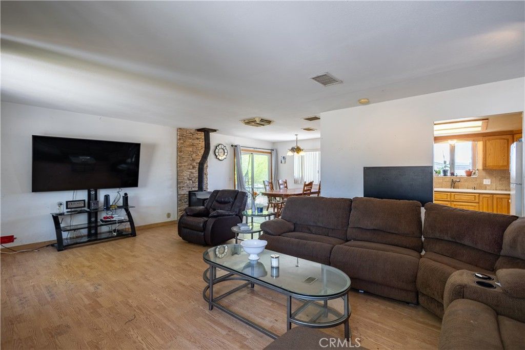 Image 11 of property listing at 3809 Hanford, Yucca Valley, CA 92284