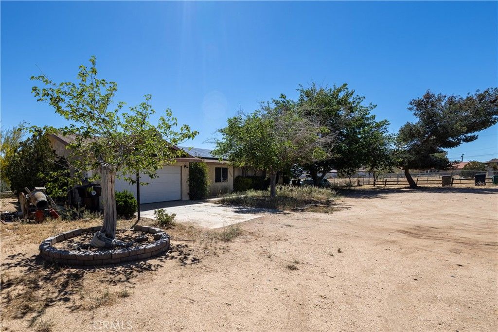 Image 4 of property listing at 3809 Hanford, Yucca Valley, CA 92284