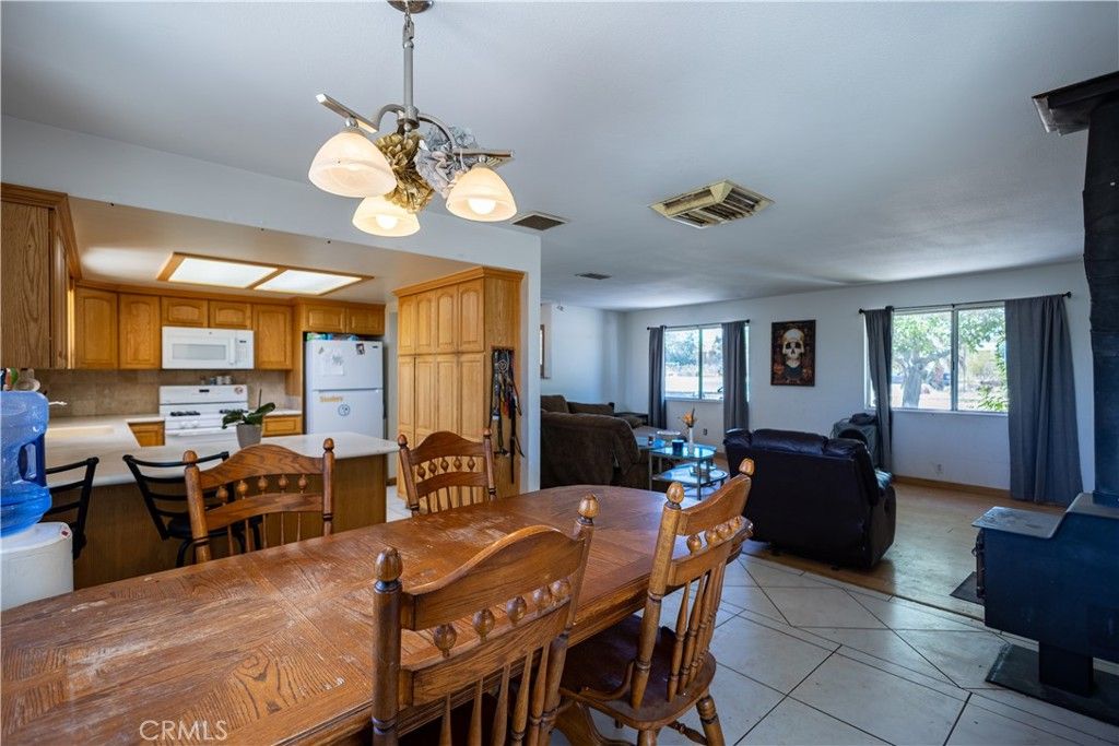 Image 7 of property listing at 3809 Hanford, Yucca Valley, CA 92284