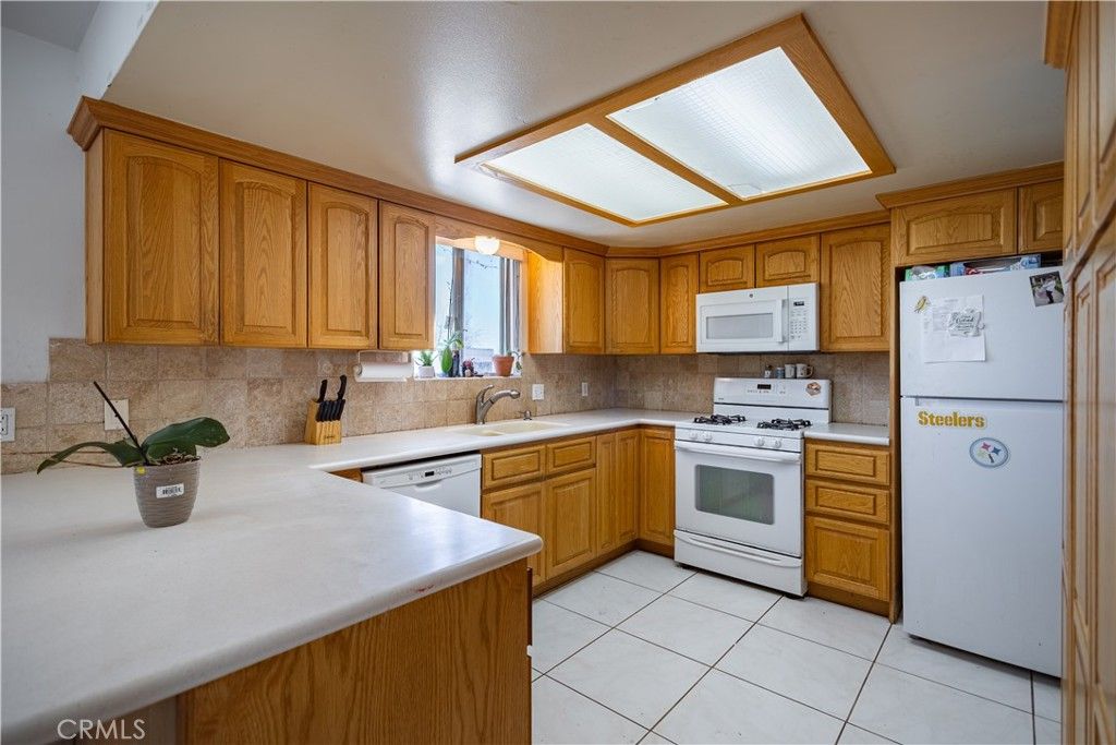 Image 9 of property listing at 3809 Hanford, Yucca Valley, CA 92284