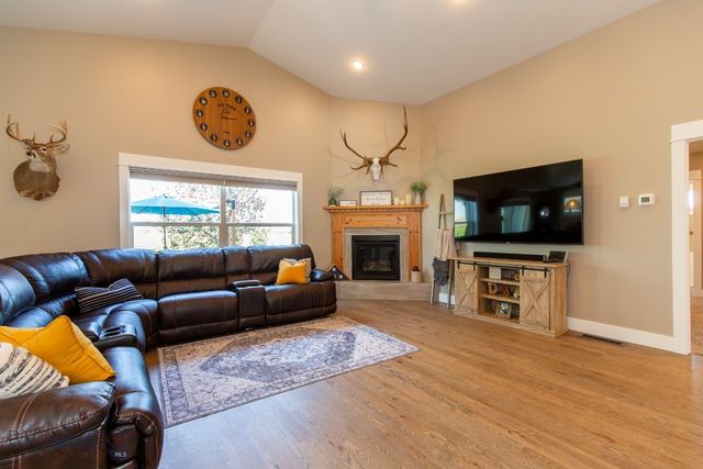 358 Pioneer Crossing Blvd, Manhattan, MT 59741