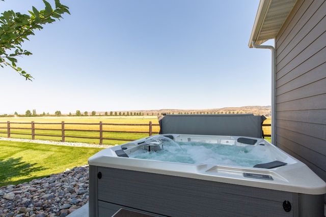 358 Pioneer Crossing Blvd, Manhattan, MT 59741