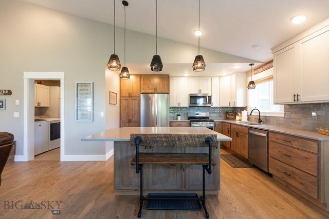 358 Pioneer Crossing Blvd, Manhattan, MT 59741