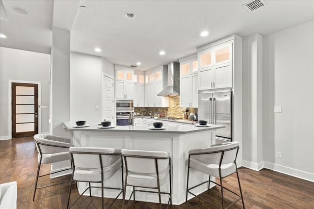 6251 Lakeshore Drive, Dallas, TX 75214