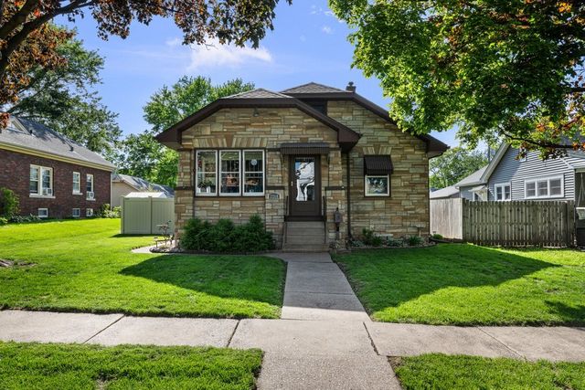 2218 DAVIE Street, Davenport, IA 52804