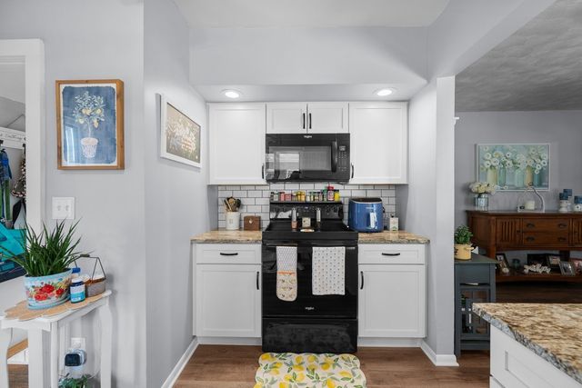 2218 DAVIE Street, Davenport, IA 52804