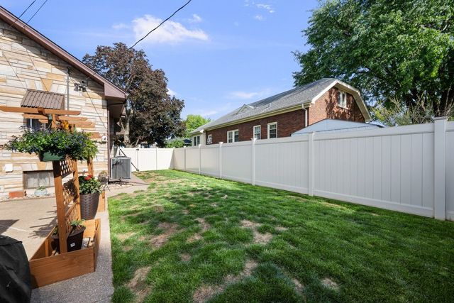 2218 DAVIE Street, Davenport, IA 52804