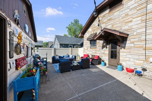 2218 DAVIE Street, Davenport, IA 52804
