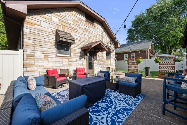 2218 DAVIE Street, Davenport, IA 52804