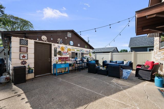 2218 DAVIE Street, Davenport, IA 52804