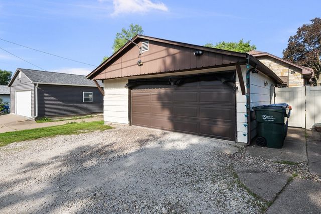2218 DAVIE Street, Davenport, IA 52804