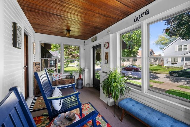 2218 DAVIE Street, Davenport, IA 52804