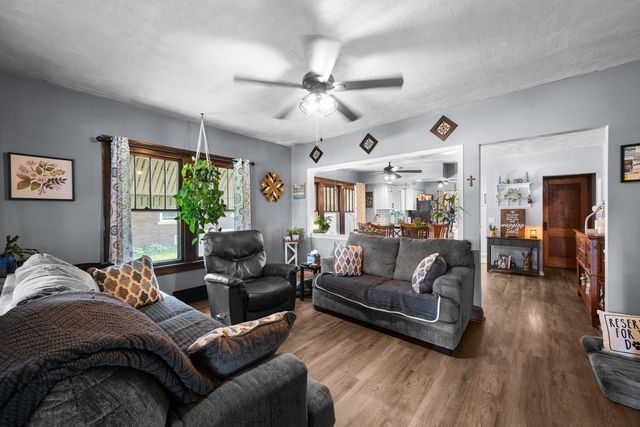 2218 DAVIE Street, Davenport, IA 52804