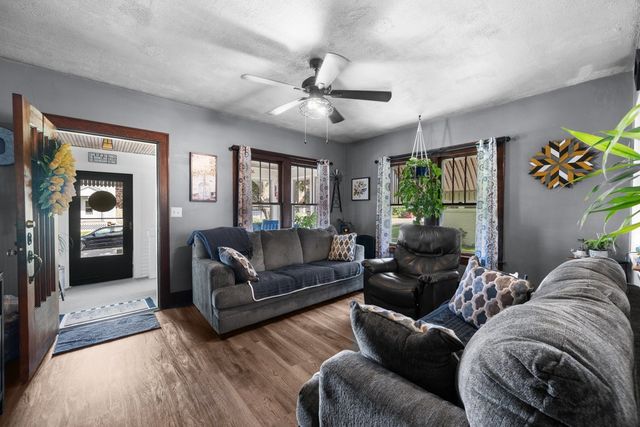 2218 DAVIE Street, Davenport, IA 52804