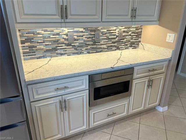 9269 Palm Island CIR, North Fort Myers, FL 33903