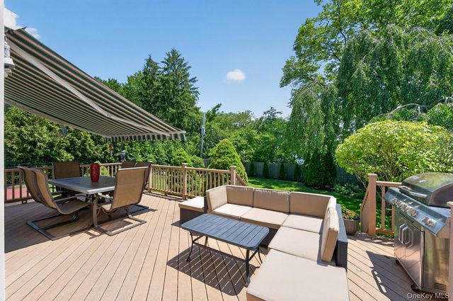 6 W Oak Hill, Oyster Bay, NY 11771