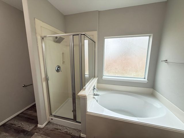 914 Whispering Winds Court, Baytown, TX 77521