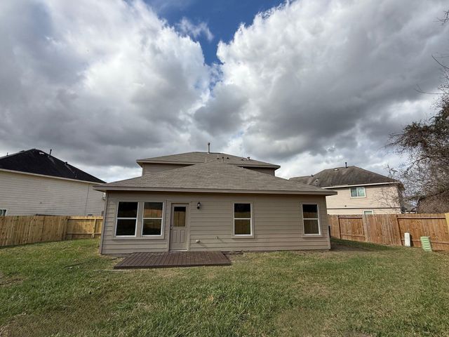 914 Whispering Winds Court, Baytown, TX 77521