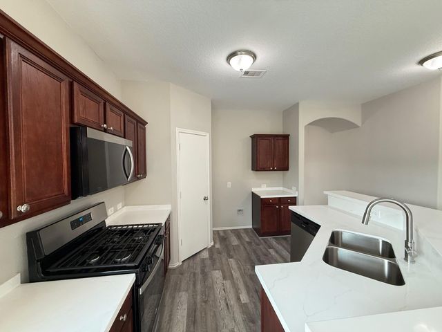 914 Whispering Winds Court, Baytown, TX 77521