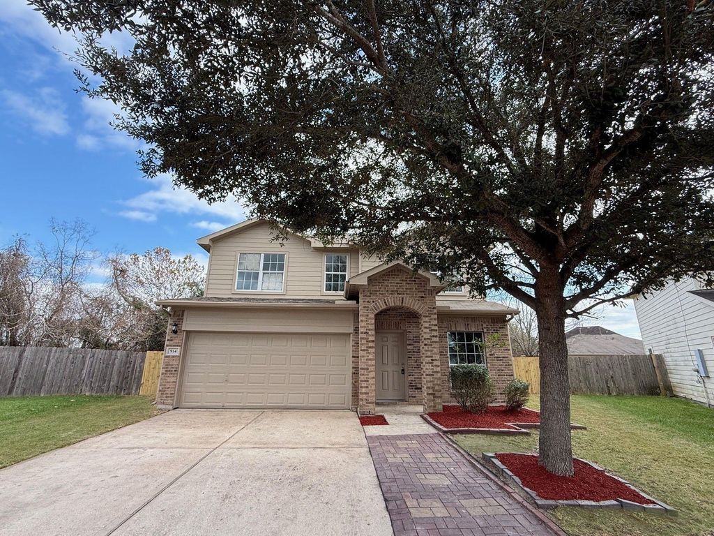 914 Whispering Winds Court, Baytown, TX 77521