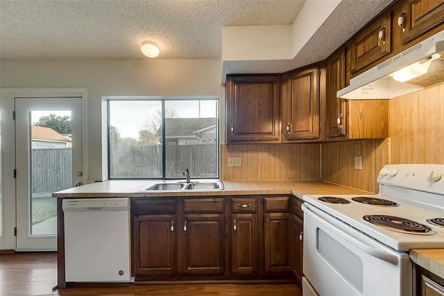 1516 Golden Grove Drive, Mesquite, TX 75149