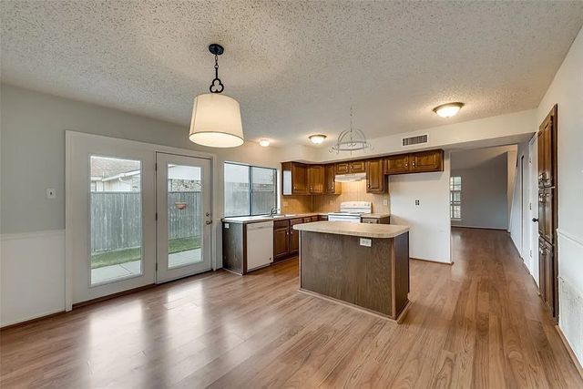 1516 Golden Grove Drive, Mesquite, TX 75149