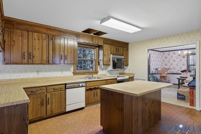 12805 Gloria Ct, Chester, VA 23831