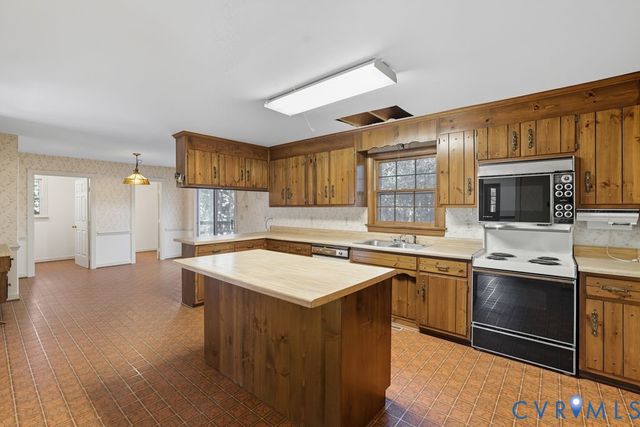 12805 Gloria Ct, Chester, VA 23831