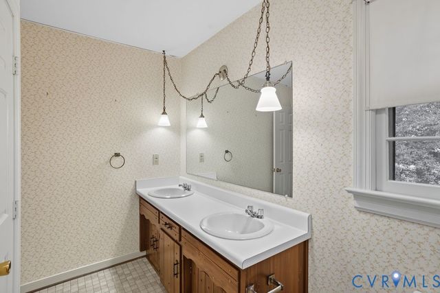12805 Gloria Ct, Chester, VA 23831