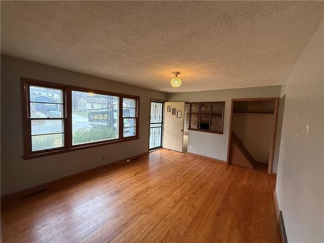 6155 NOGARD Avenue, Kansas City, KS 66104