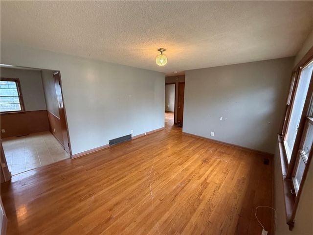 6155 NOGARD Avenue, Kansas City, KS 66104