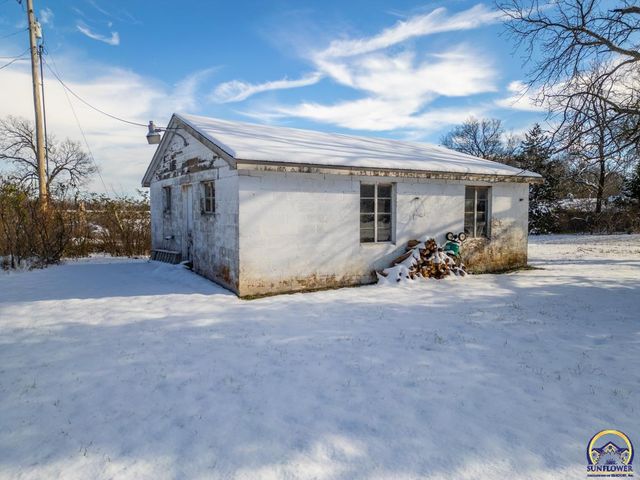 2939 SE Tecumseh RD, Tecumseh, KS 66542