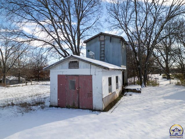 2939 SE Tecumseh RD, Tecumseh, KS 66542