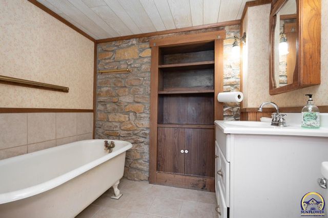 2939 SE Tecumseh RD, Tecumseh, KS 66542