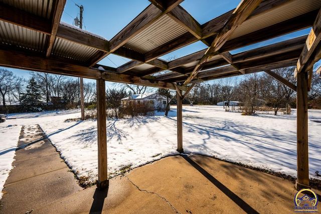 2939 SE Tecumseh RD, Tecumseh, KS 66542