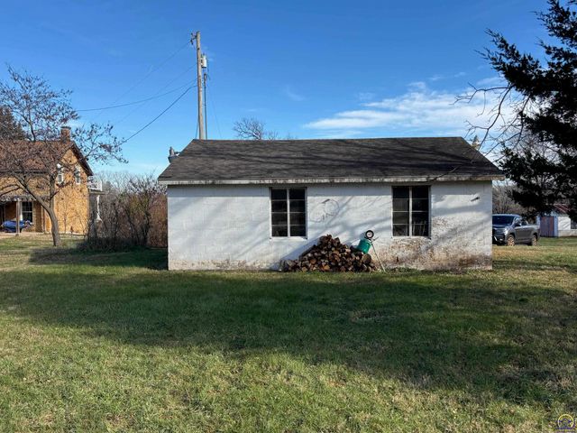 2939 SE Tecumseh RD, Tecumseh, KS 66542