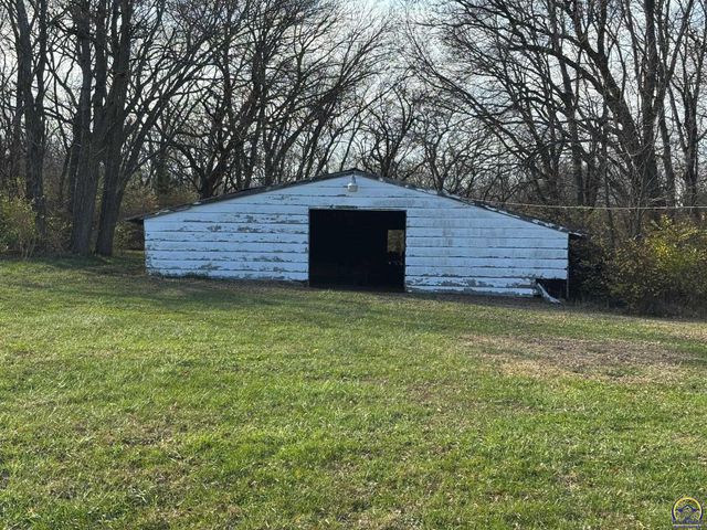 2939 SE Tecumseh RD, Tecumseh, KS 66542