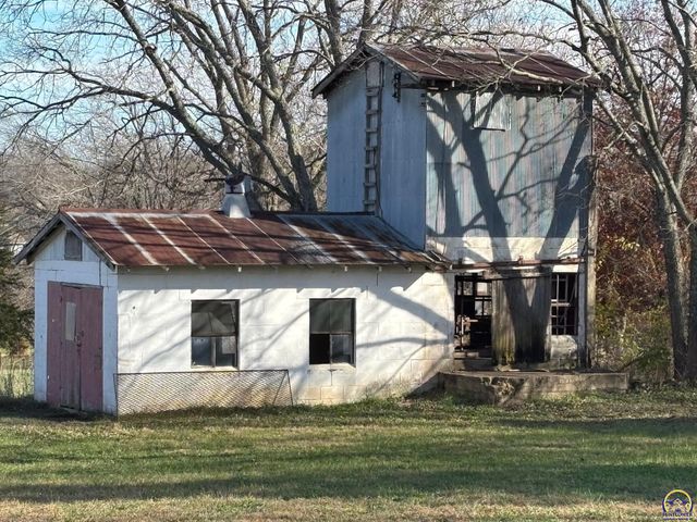 2939 SE Tecumseh RD, Tecumseh, KS 66542