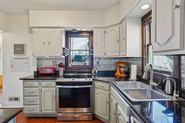 3516 Iola Avenue, Des Moines, IA 50312