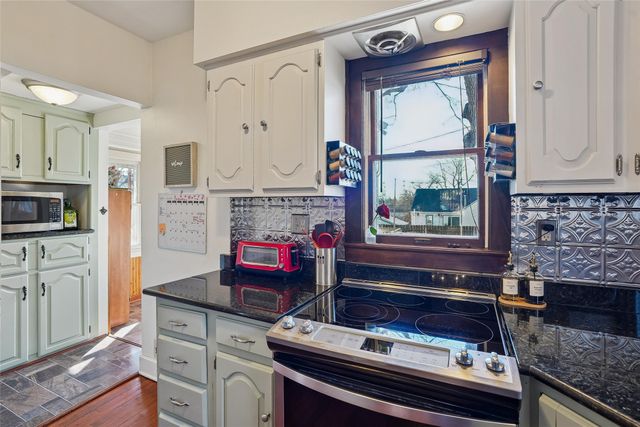 3516 Iola Avenue, Des Moines, IA 50312