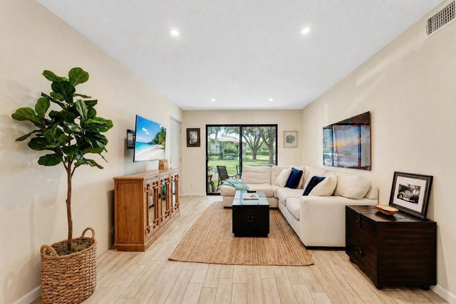9960 Pineapple Tree Drive 109, Boynton Beach, FL 33436
