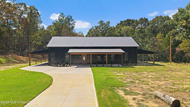 70 Wall Hill Farms, Byhalia, MS 38611