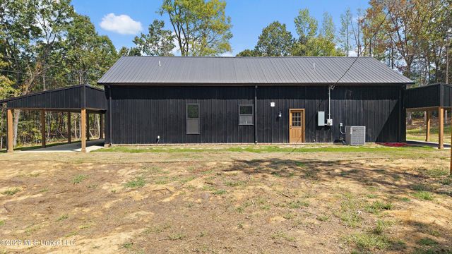70 Wall Hill Farms, Byhalia, MS 38611