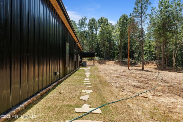 70 Wall Hill Farms, Byhalia, MS 38611