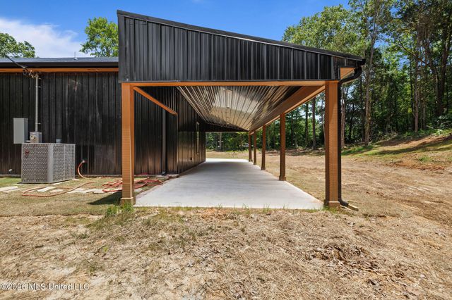 70 Wall Hill Farms, Byhalia, MS 38611
