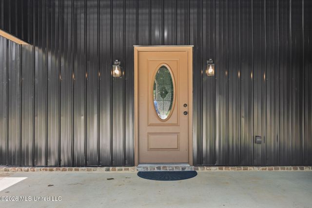 70 Wall Hill Farms, Byhalia, MS 38611