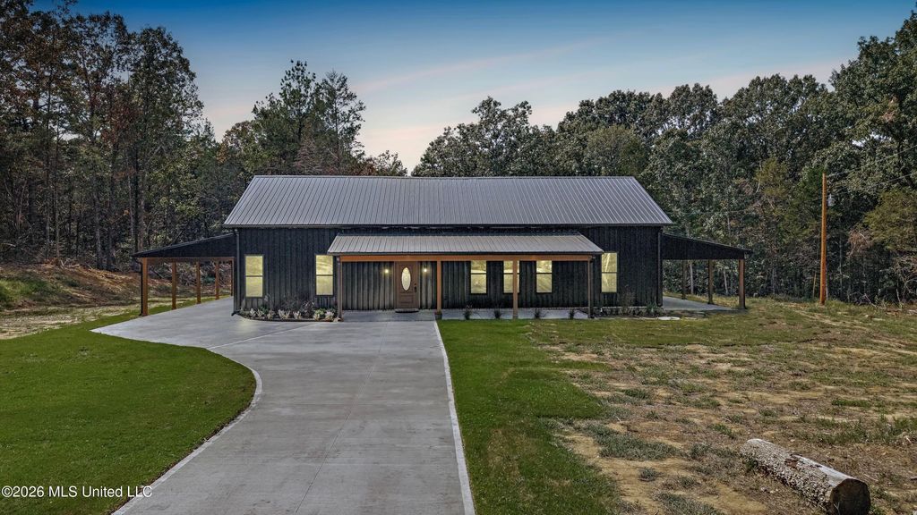 70 Wall Hill Farms, Byhalia, MS 38611