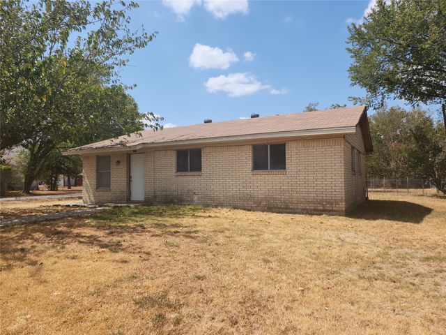 207 Jester Street, Coolidge, TX 76635