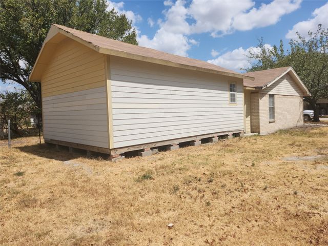207 Jester Street, Coolidge, TX 76635