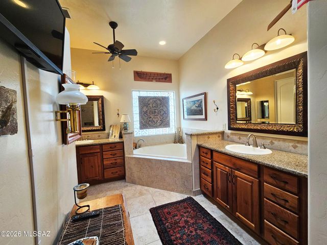 950 W Placita El Cueto, Green Valley, AZ 85622